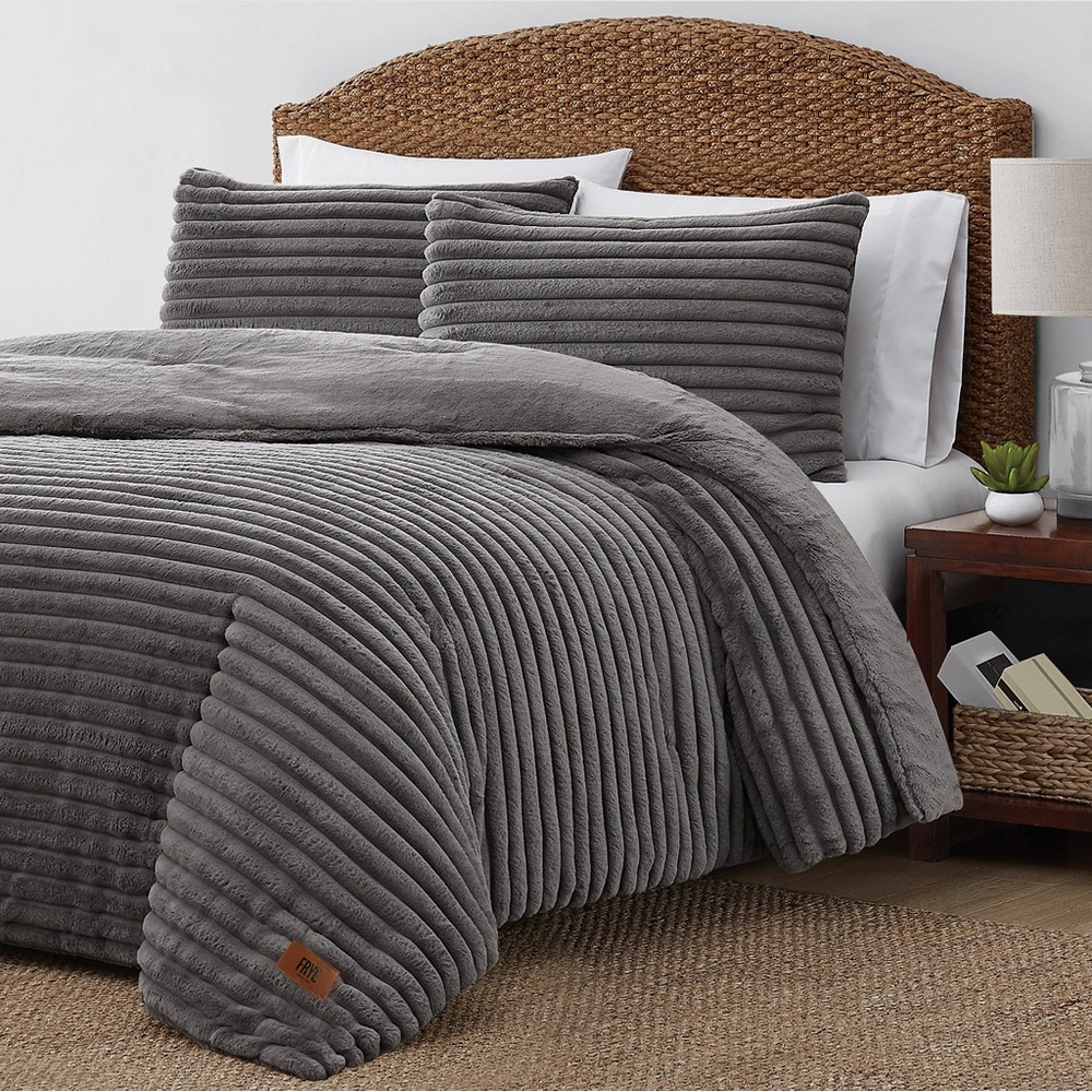 King size Frye faux-fur comforter set
